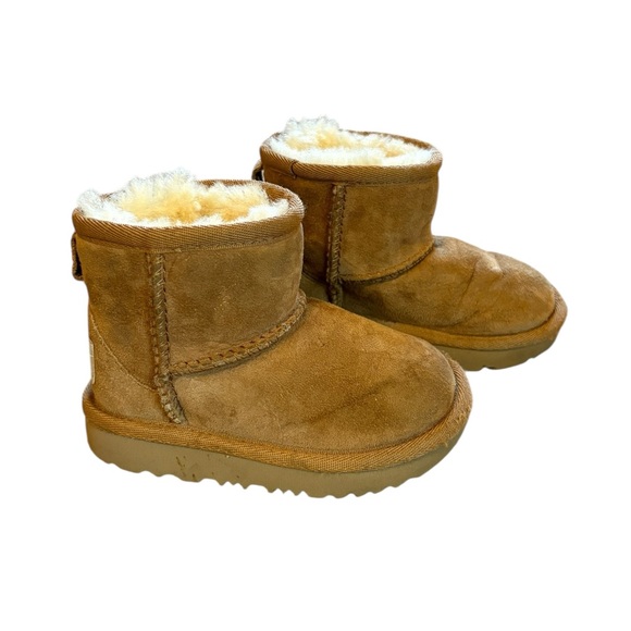 UGG Classic Mini Boot Toddler Girls Size 6 Chestnut - Picture 1 of 8
